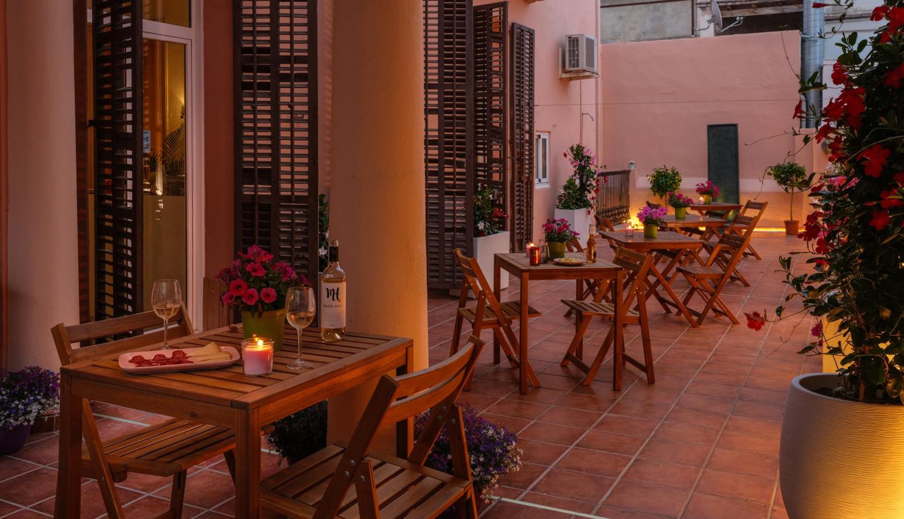 Antonios Hostal 22/25
