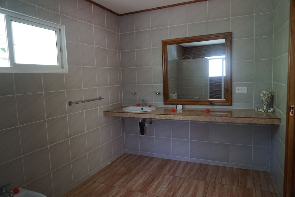 BAMBOO CHALETS 37/39