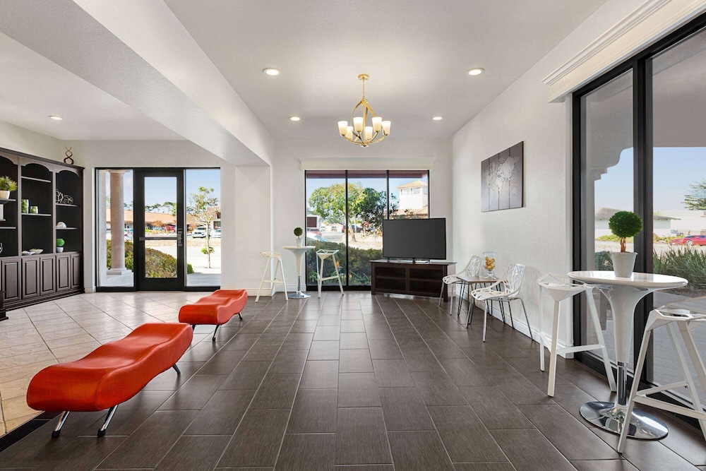 Ramada By Wyndham Marina 55/73