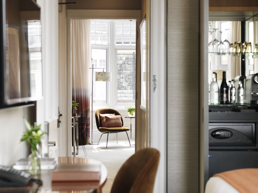 The Athenaeum Hotel & Residences 8/66