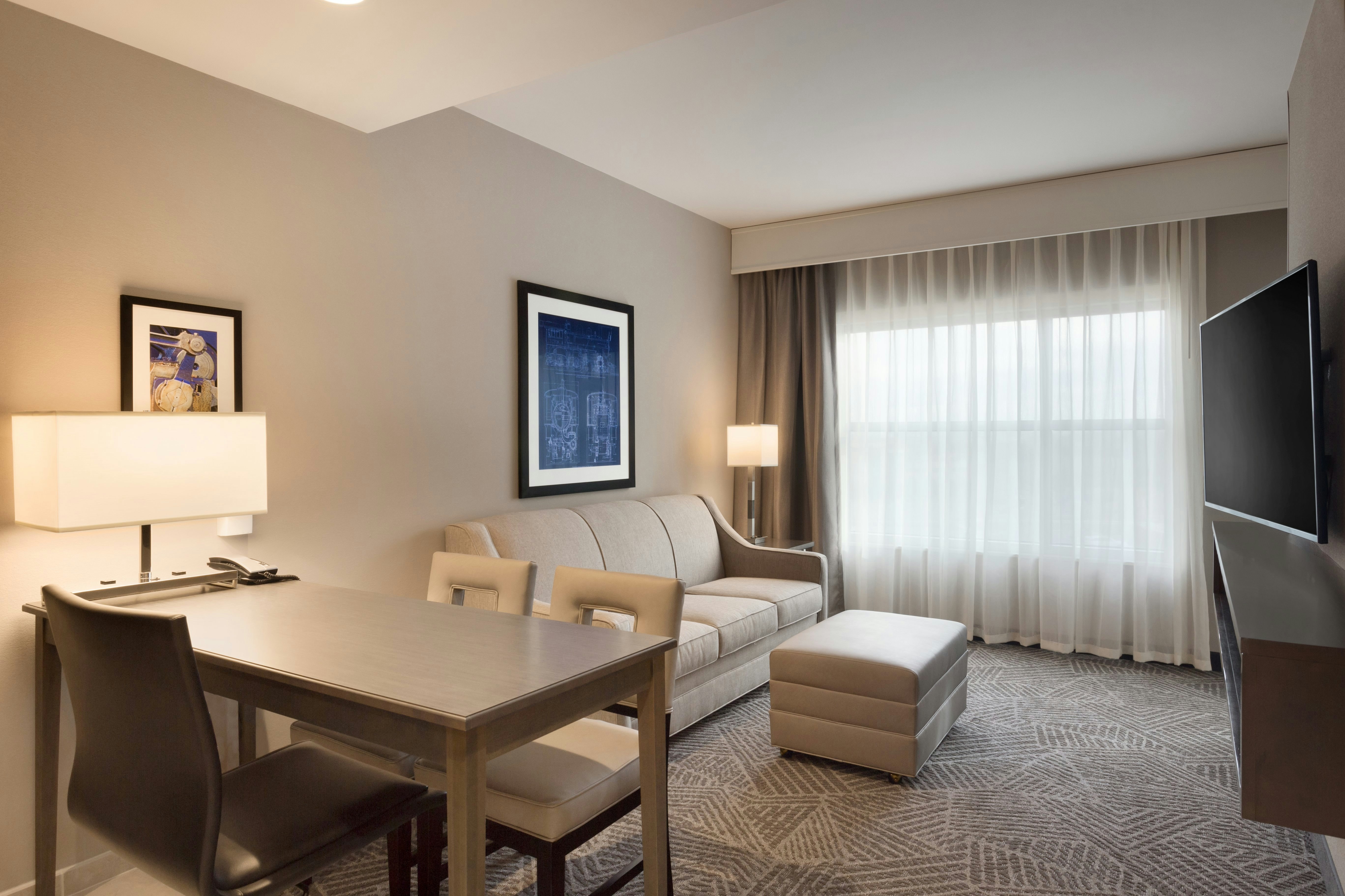 Embassy Suites by Hilton Kansas City Olathe 26/54