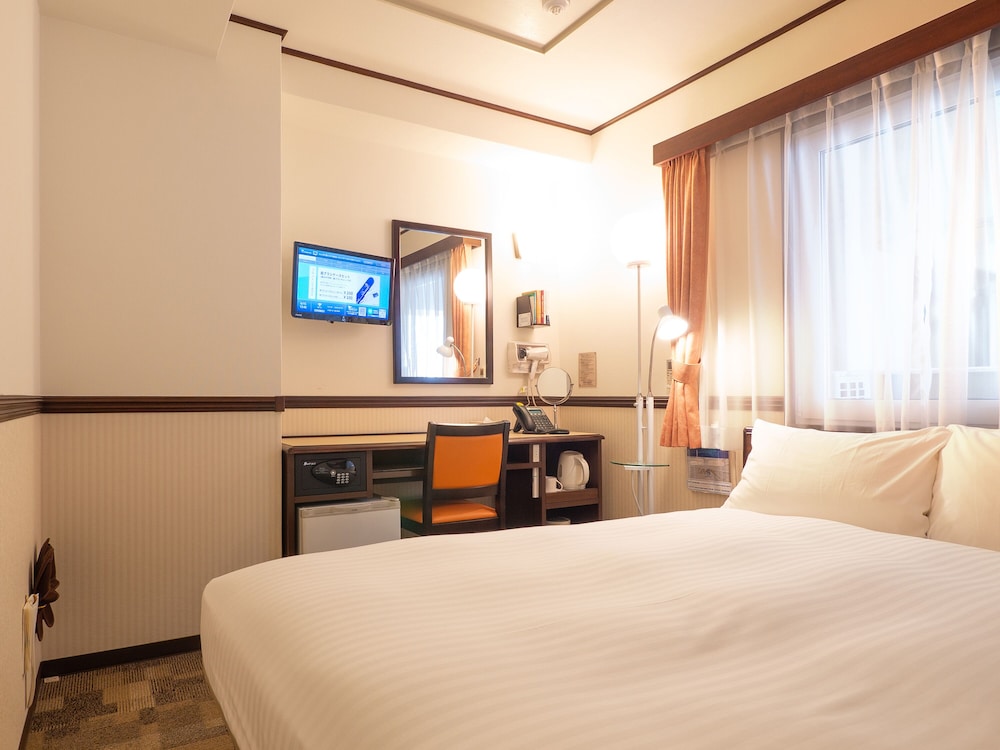 ECONOMY, DOUBLE BED, SMOKING