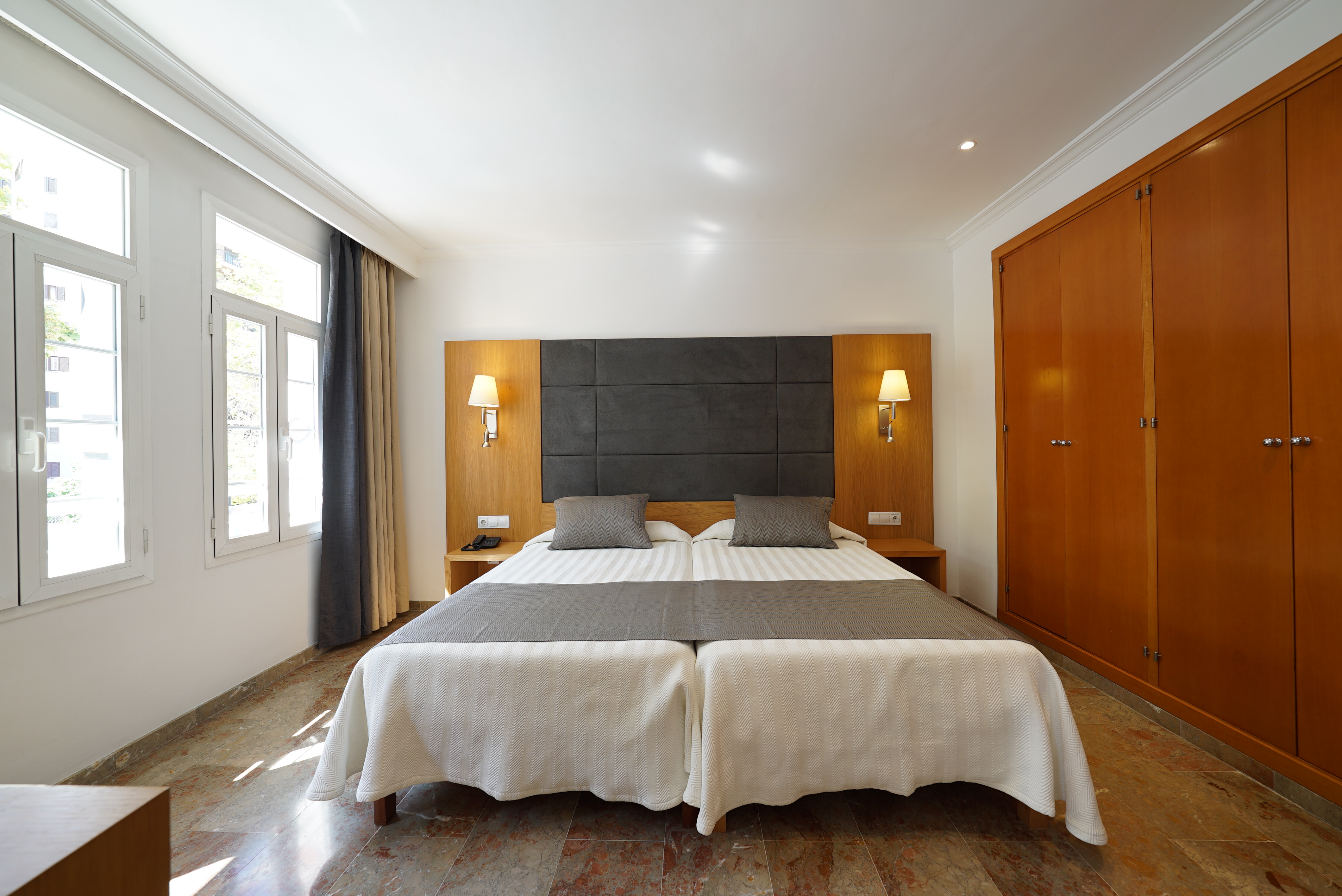 ROOM, TRIPLE
