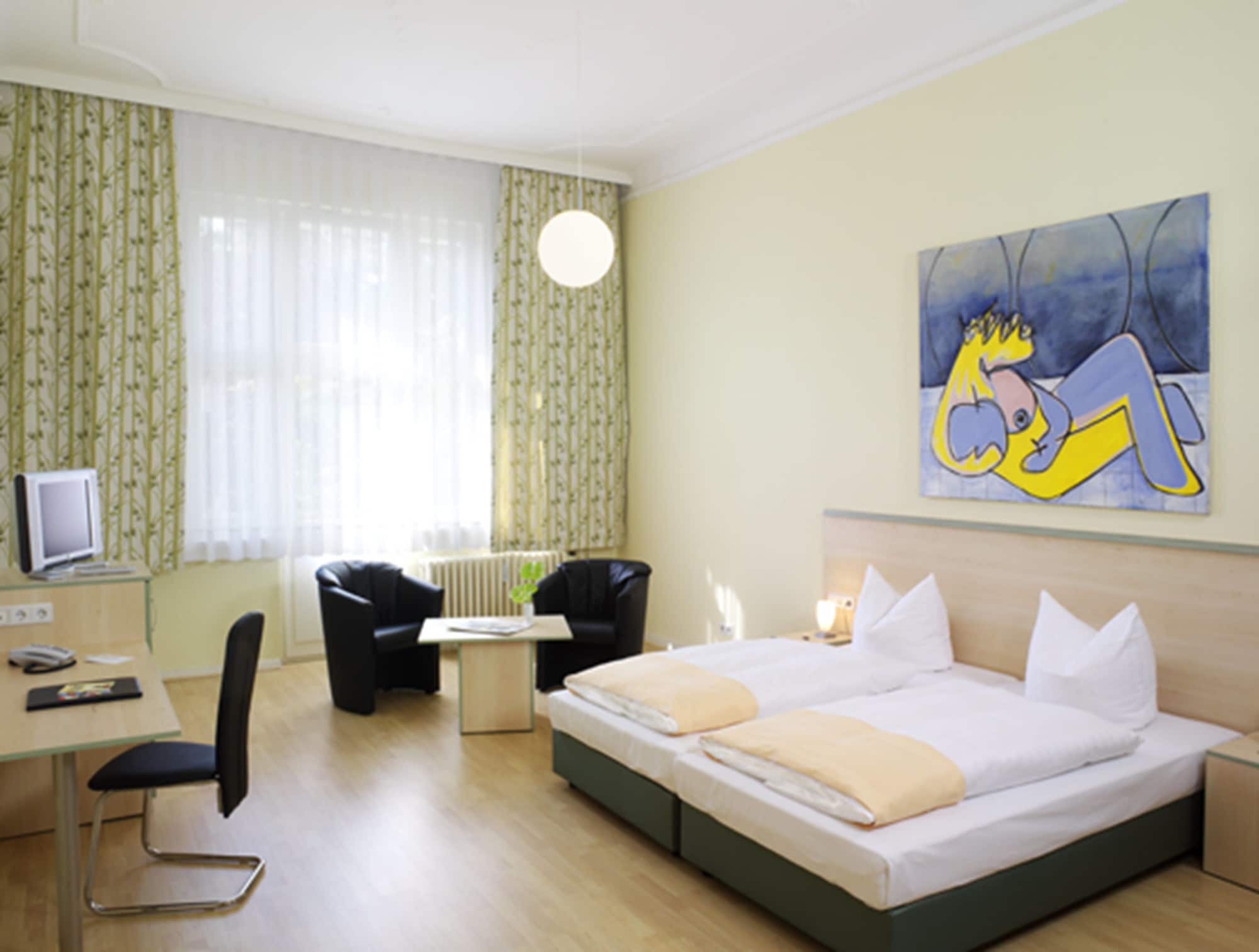 ROOM, TRIPLE