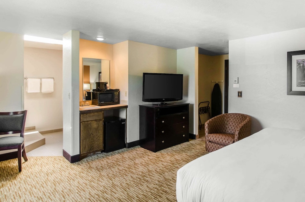 Comfort Inn & Suites Ashland, OR 20/40