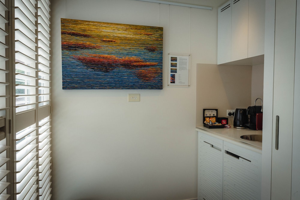 The Henry Jones Art Hotel 40/77