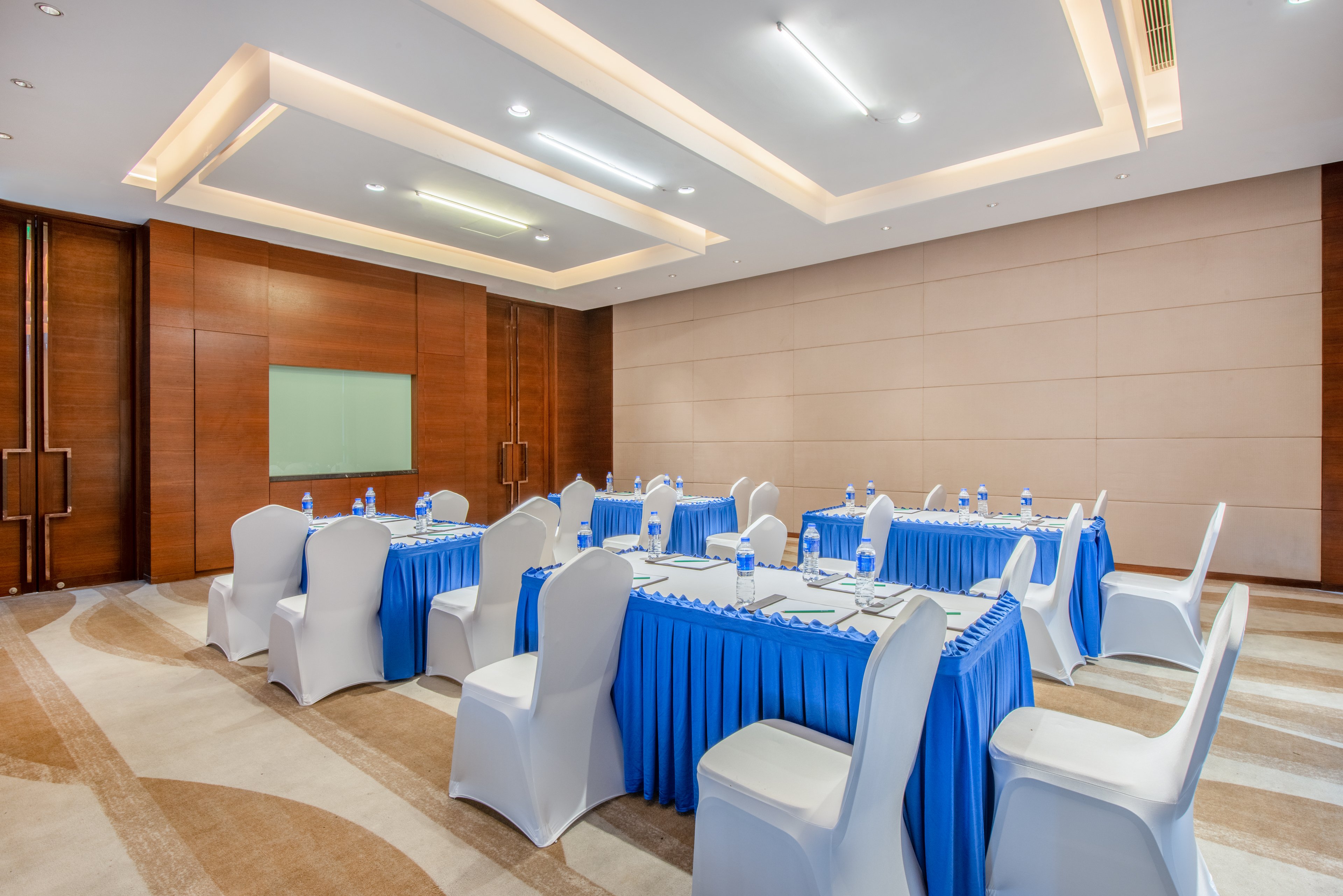 Holiday Inn Nantong Oasis International 68/78