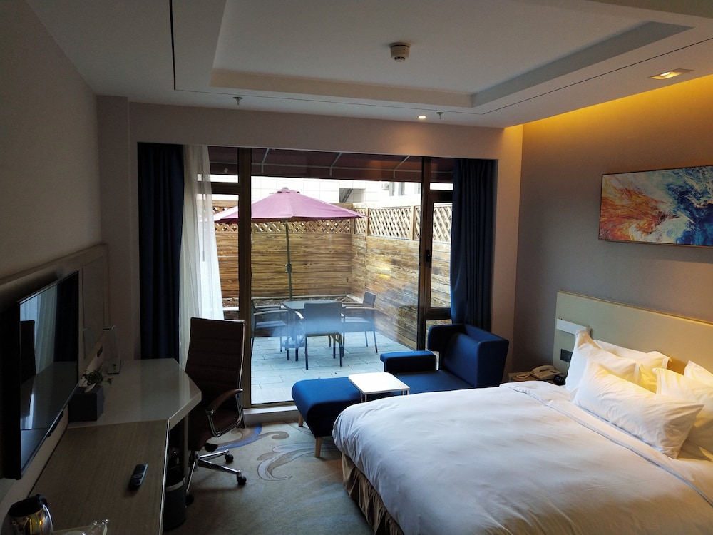 Standard, King Bed, Outdoor Living Area