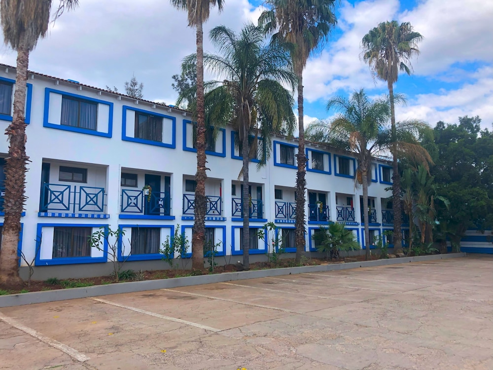 Elephant Springs Hotel &amp; Cabanas 7/80