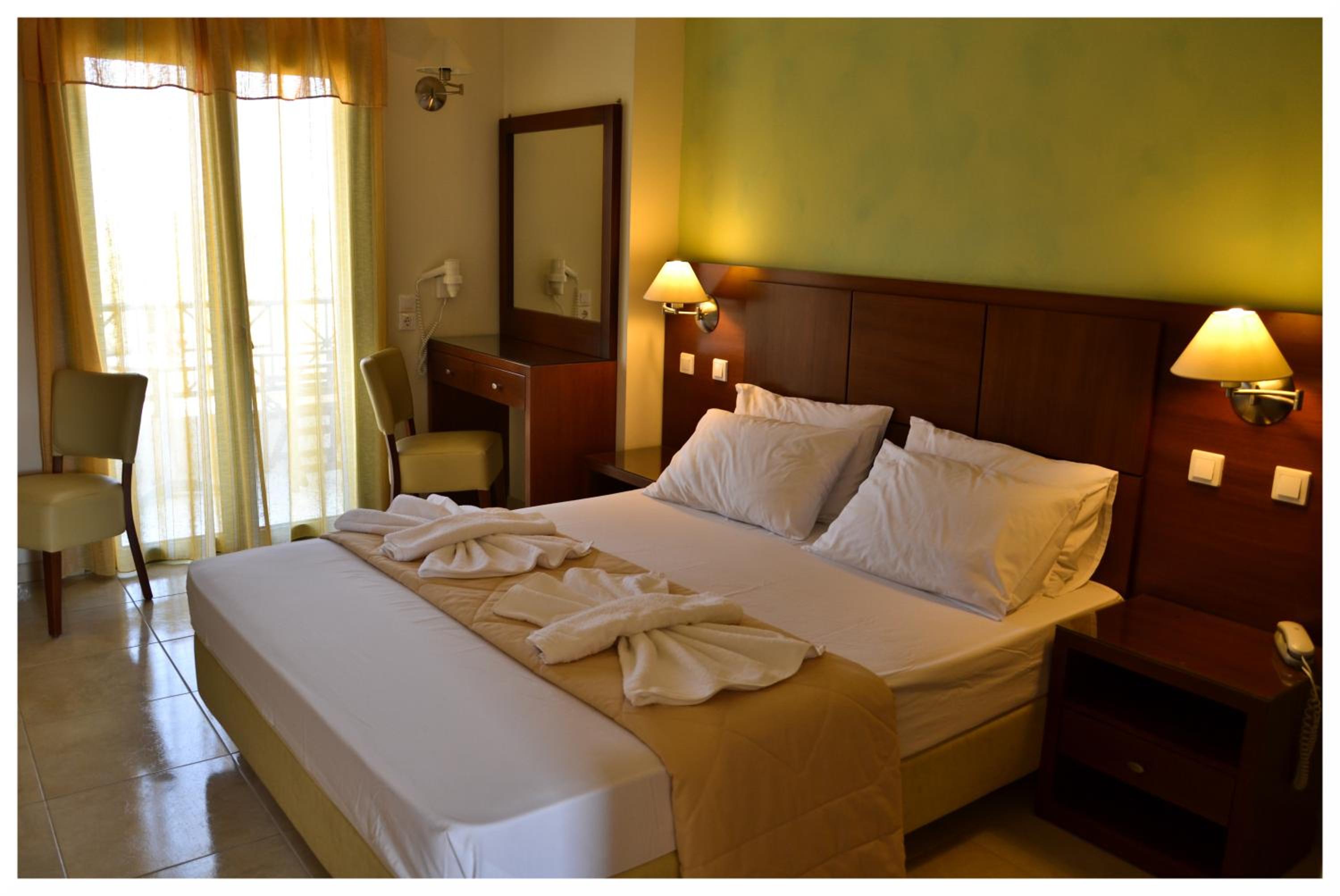 Alex Luxury Apartments and Studios 24/60