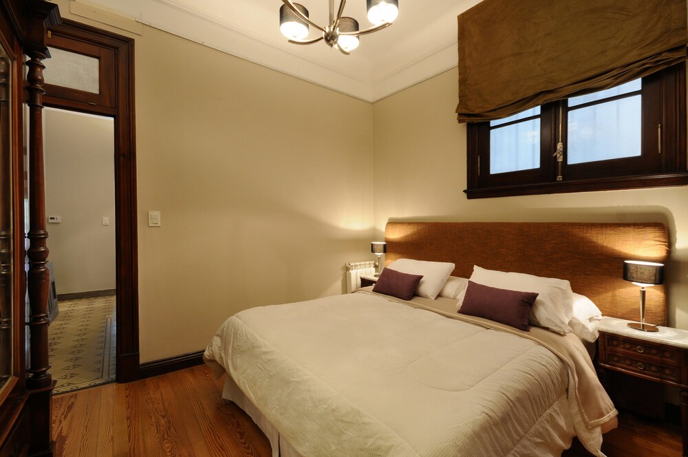 CLASSIC, QUEEN BED, PATIO