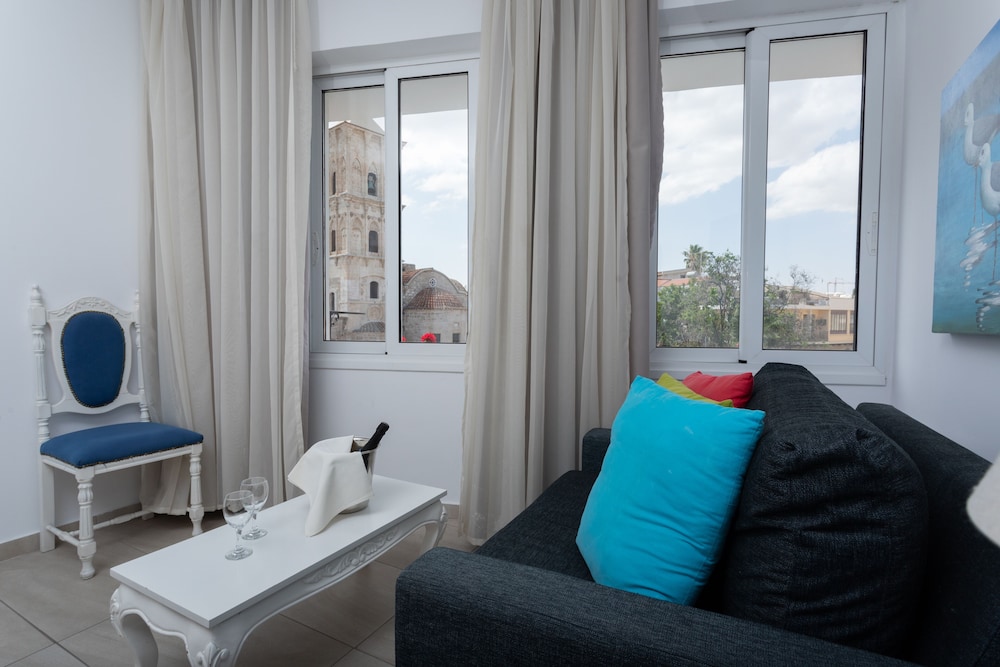 Hotel Opera 50/50