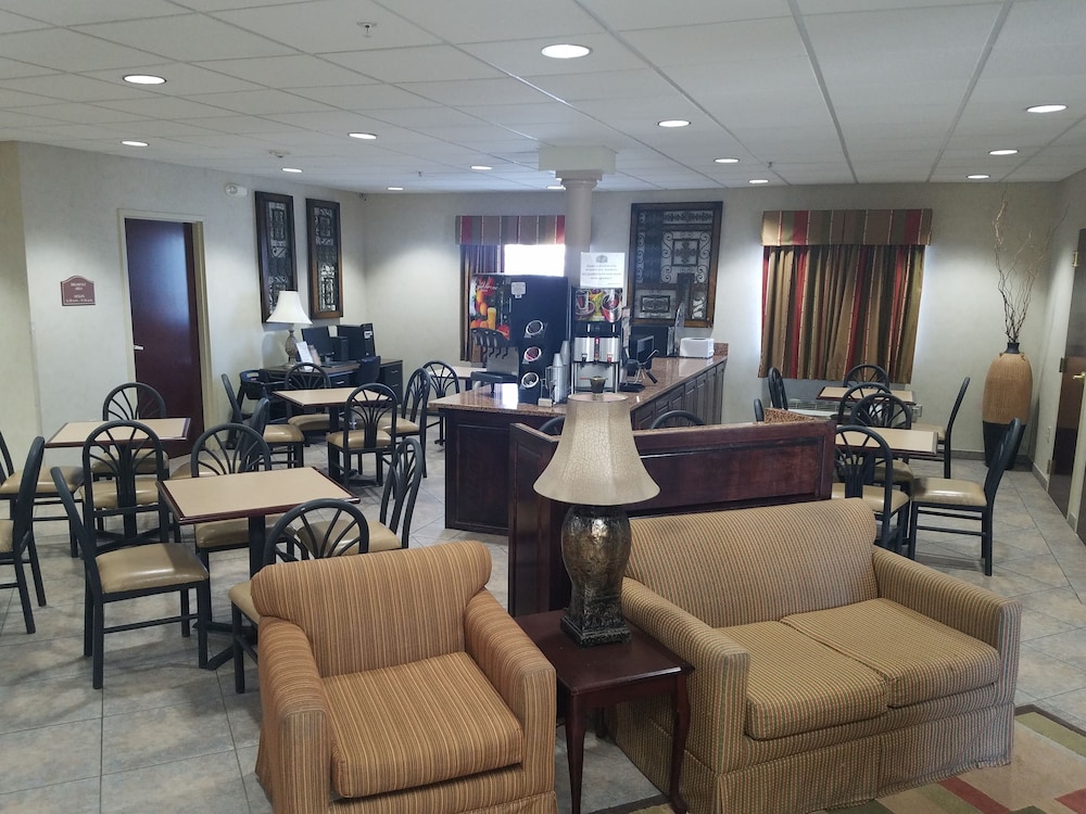 Hometown Hotel Bryant 25/33