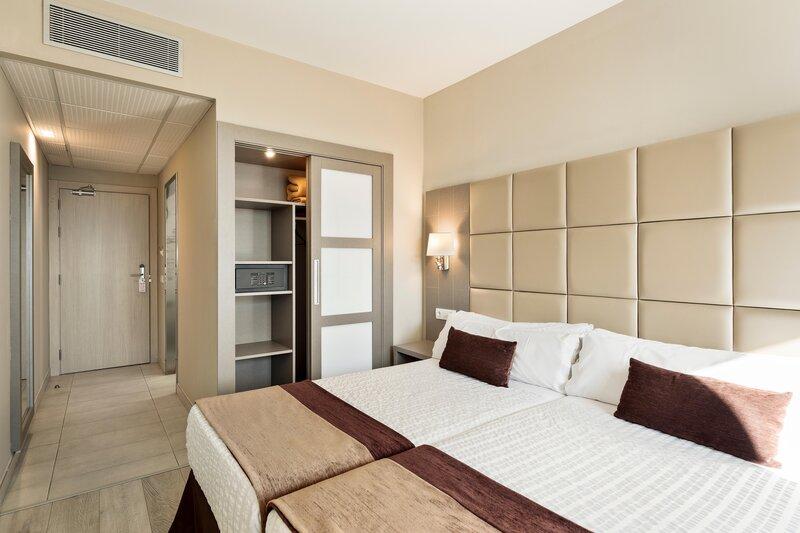 Standard, Twin Beds, Street View