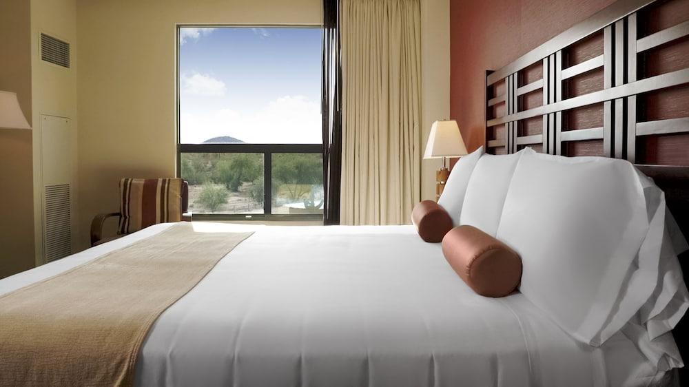 Room, King Bed, Mountain View