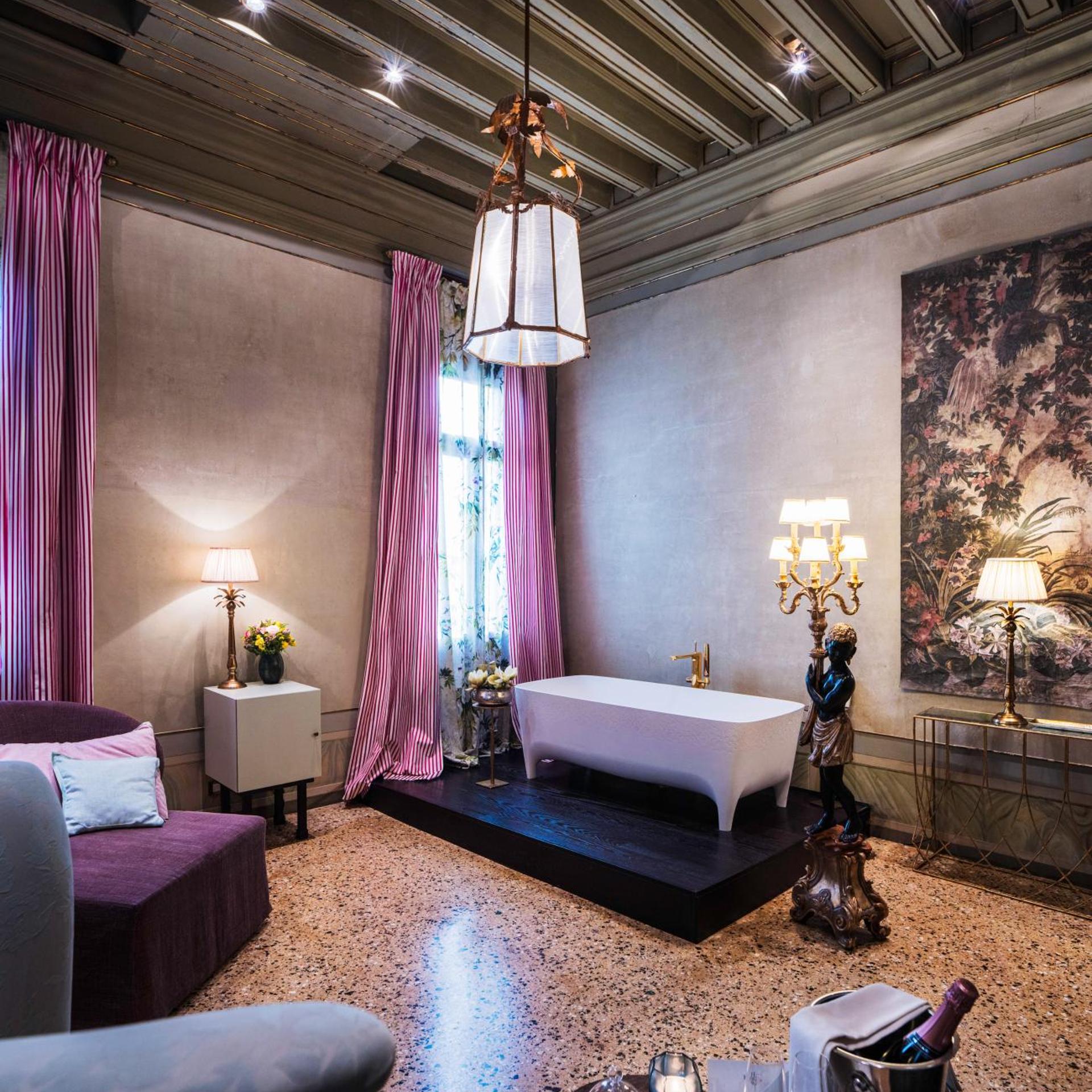 Deluxe, Suite, Queen Bed