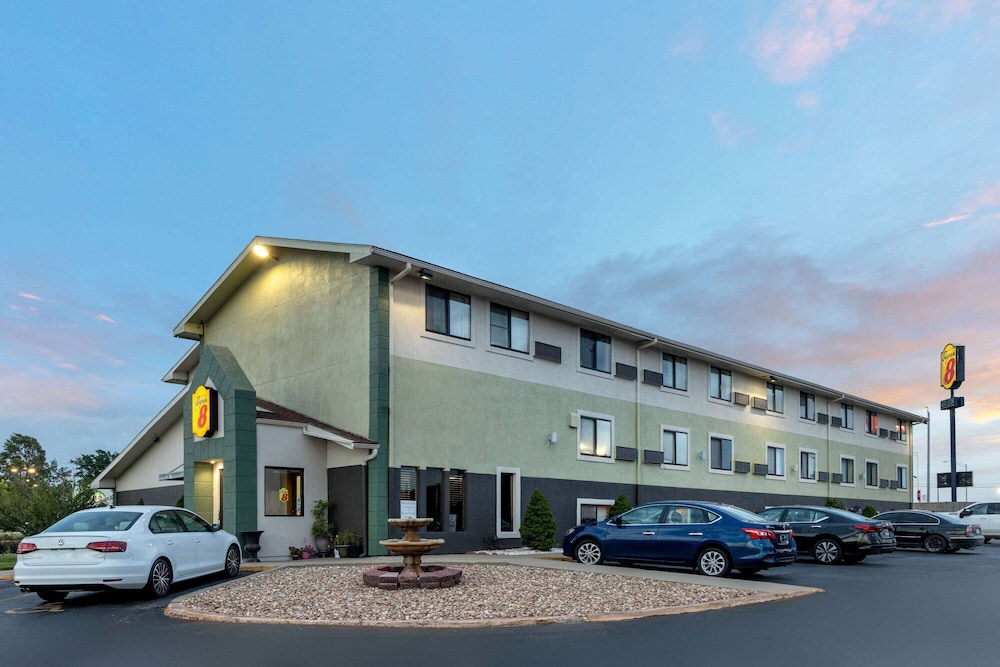 Super 8 By Wyndham Kansas City At Barry Road/Airport 31/37