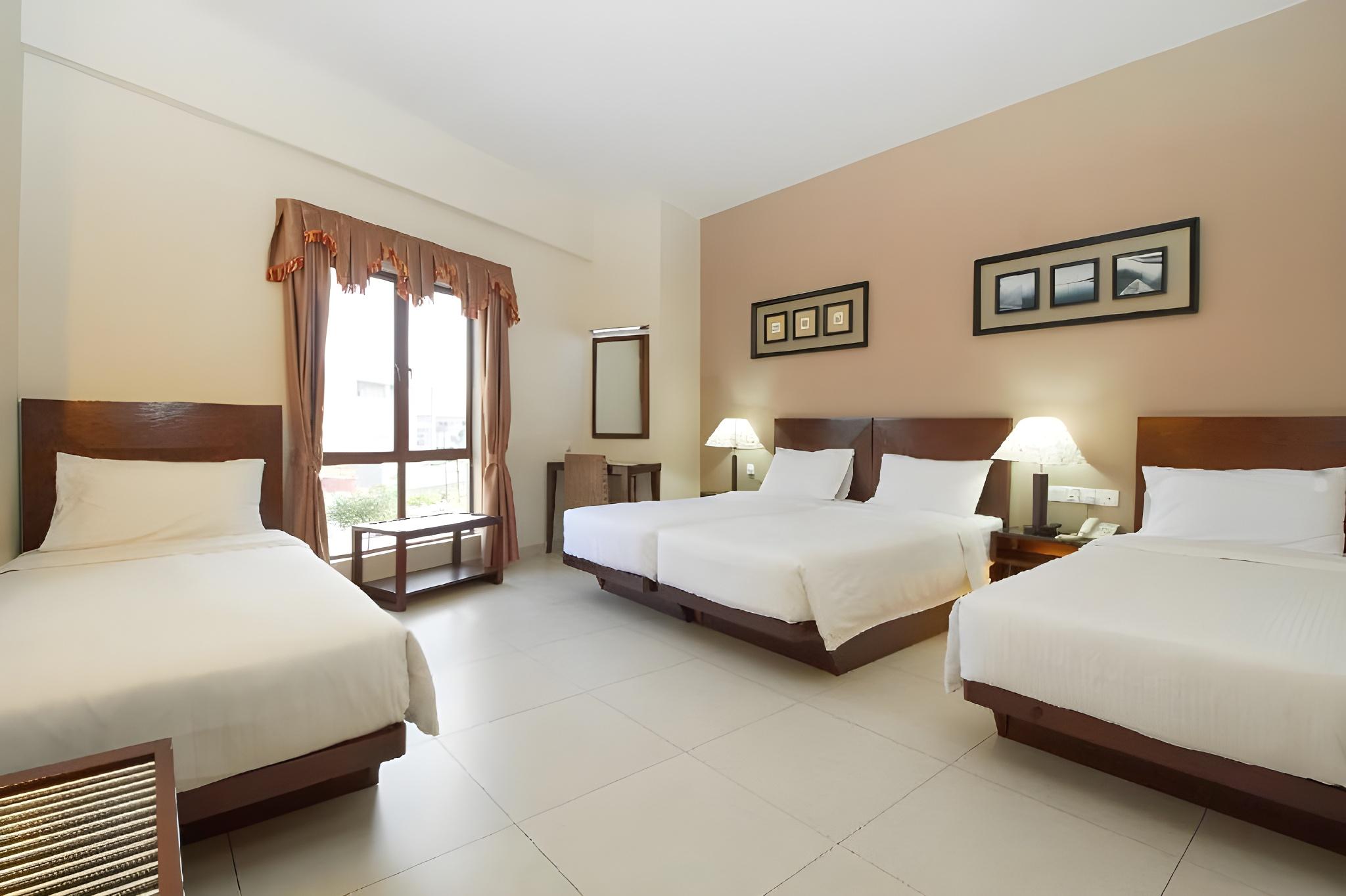 ROOM, QUADRUPLE