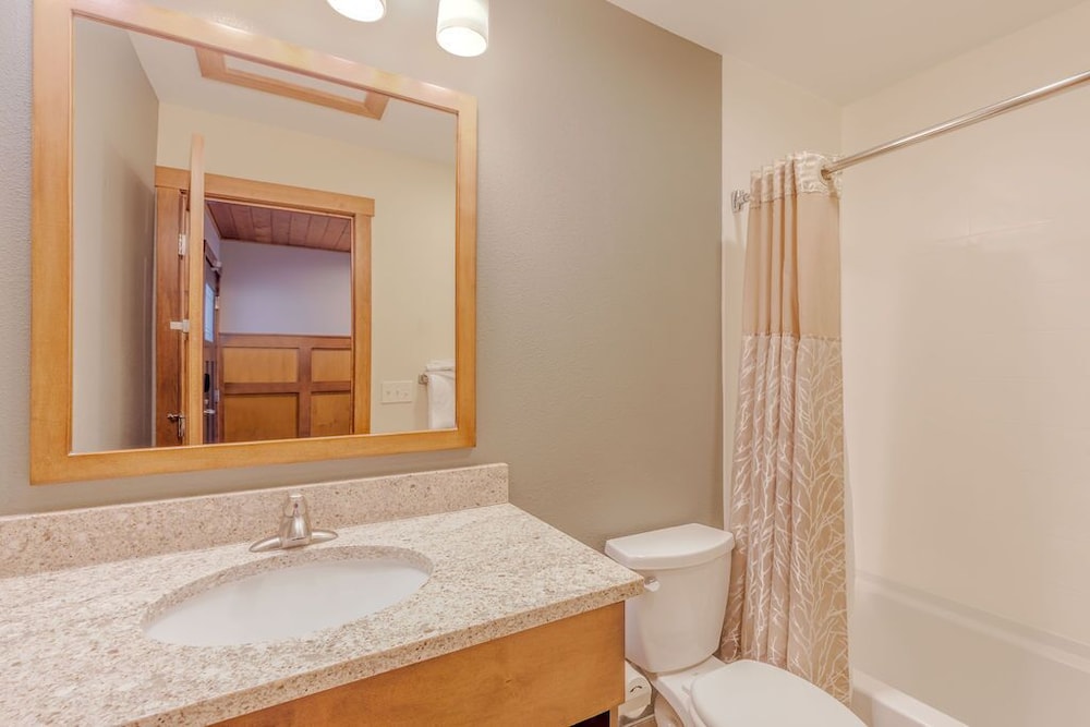 Deluxe, Studio, 2 Queen Beds, Mountain View, Eagle Ridge Resort 3/3