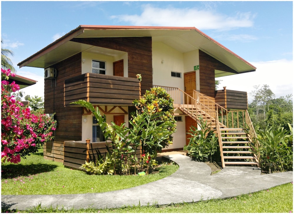 Hotel Eco Arenal 6/50