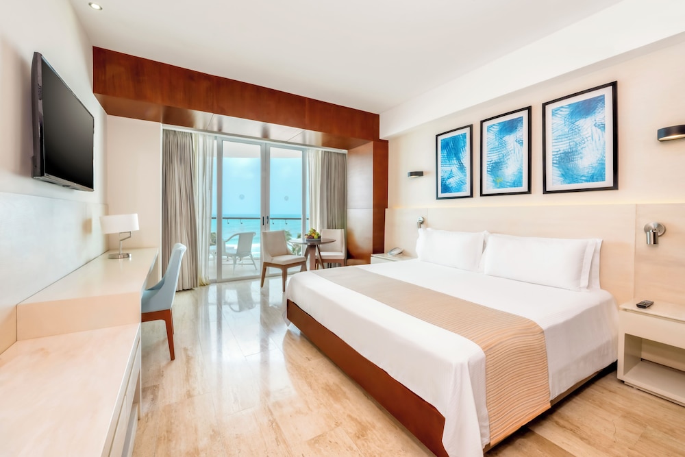 Krystal Grand Cancun All Inclusive 12/50