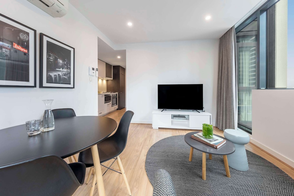 Oaks Melbourne Southbank Suites 32/47