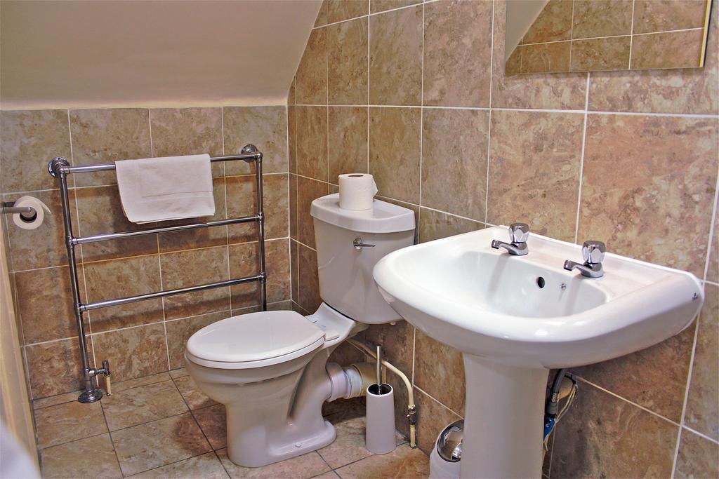 Central Hotel Golders Green 23/24
