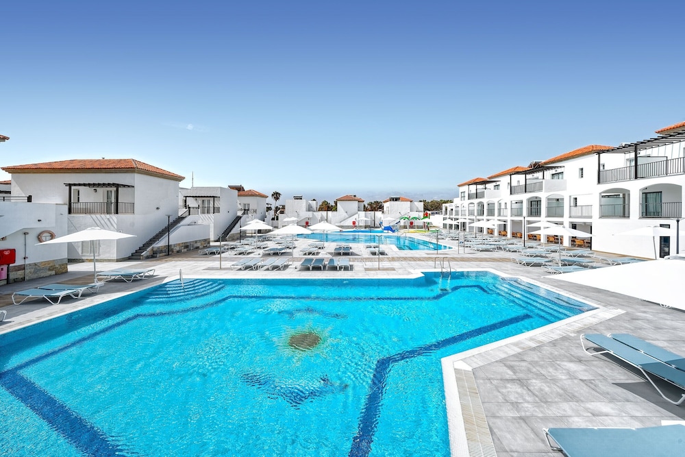 Broncemar Beach Suites Hotel 46/51