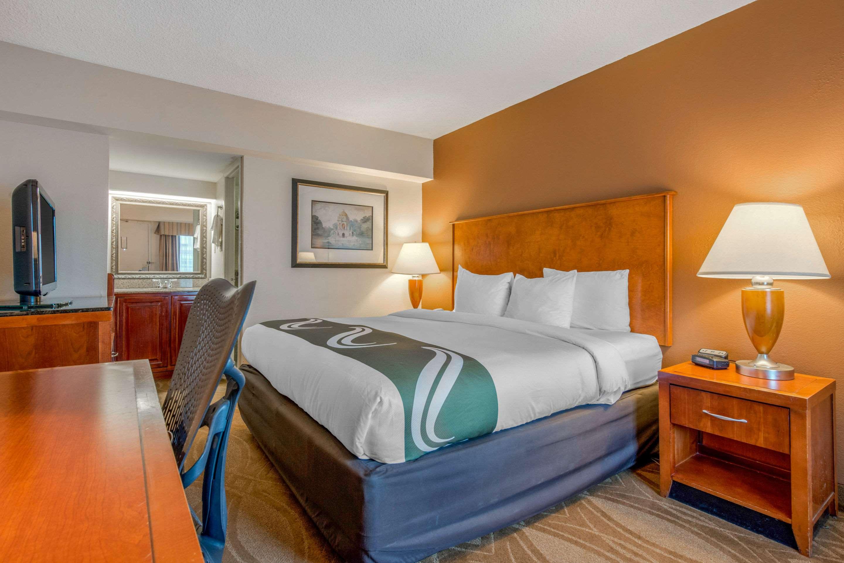 BUSINESS, KING BED