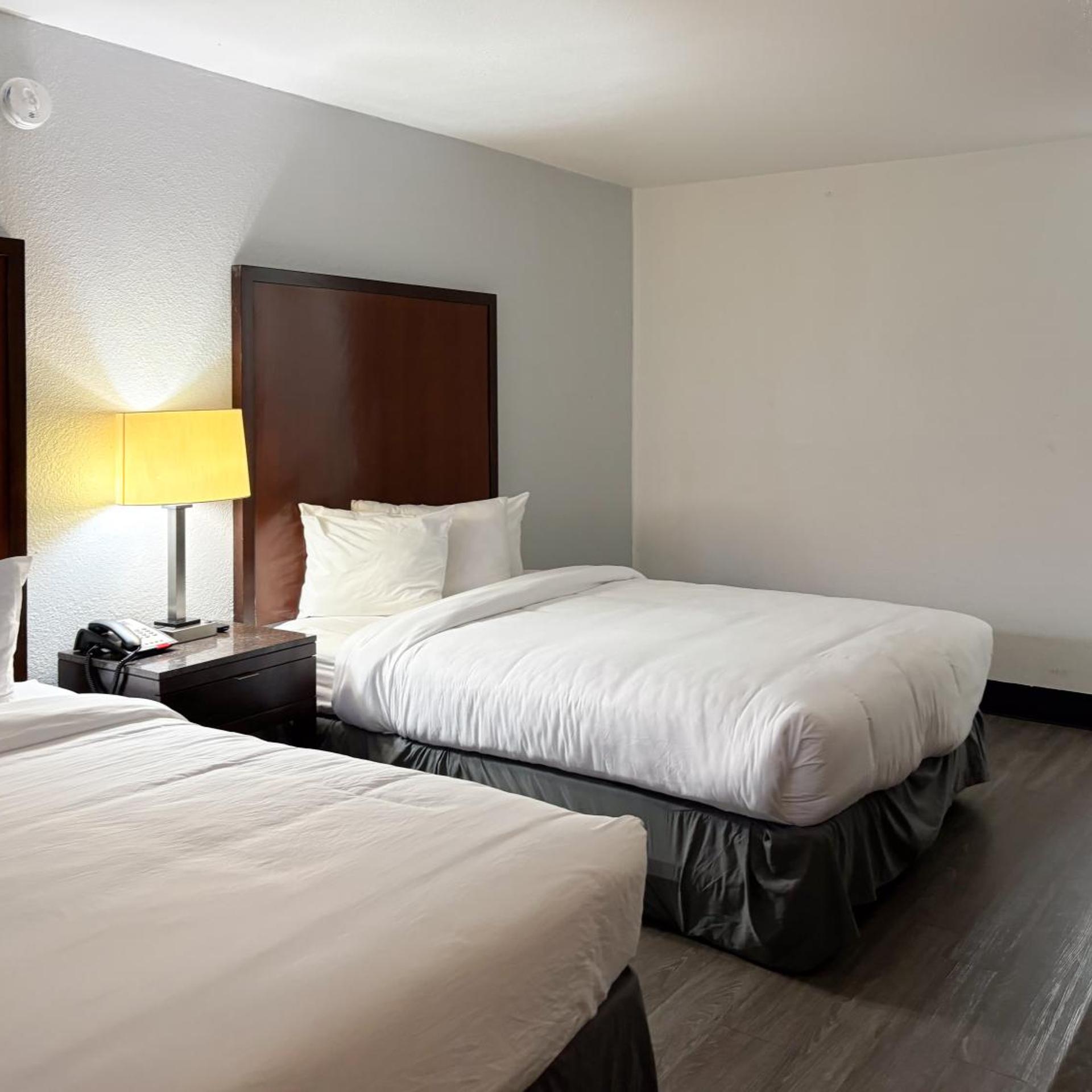 2 Queen Beds Mobil Access Tub Smk Micfridg، Motel6 Mesa, AZ - Downtown 2/7