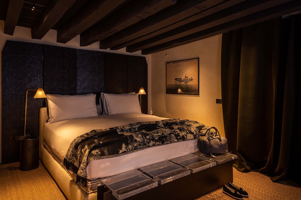 VENICE, SPECIAL, SUITE