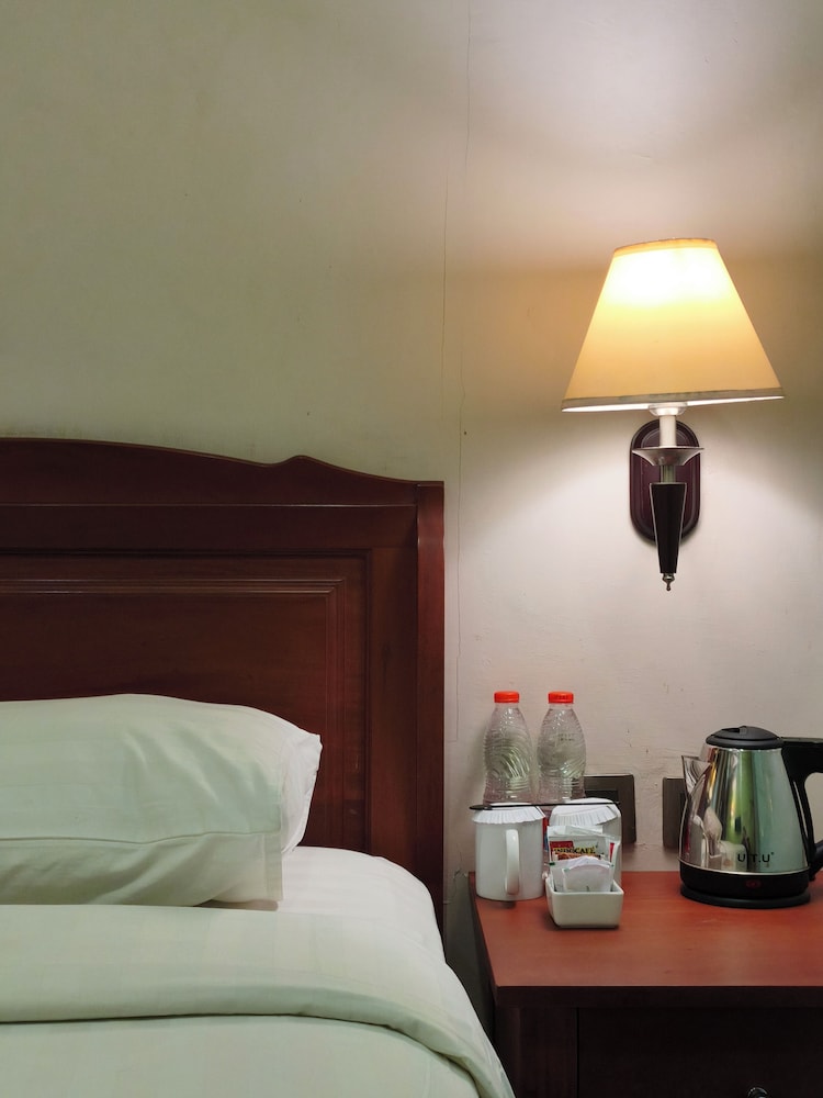Thongs Inn Kualanamu Transit Hotel 37/64