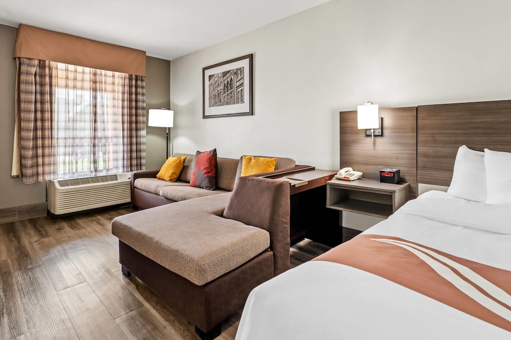 غرفة بسرير كينج لذوي الإعاقة، Quality Inn & Suites near Robins Air Force Base 6/10