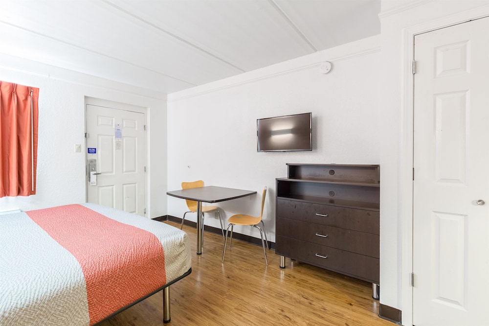Motel6 Baytown, TX - Garth Rd 43/63