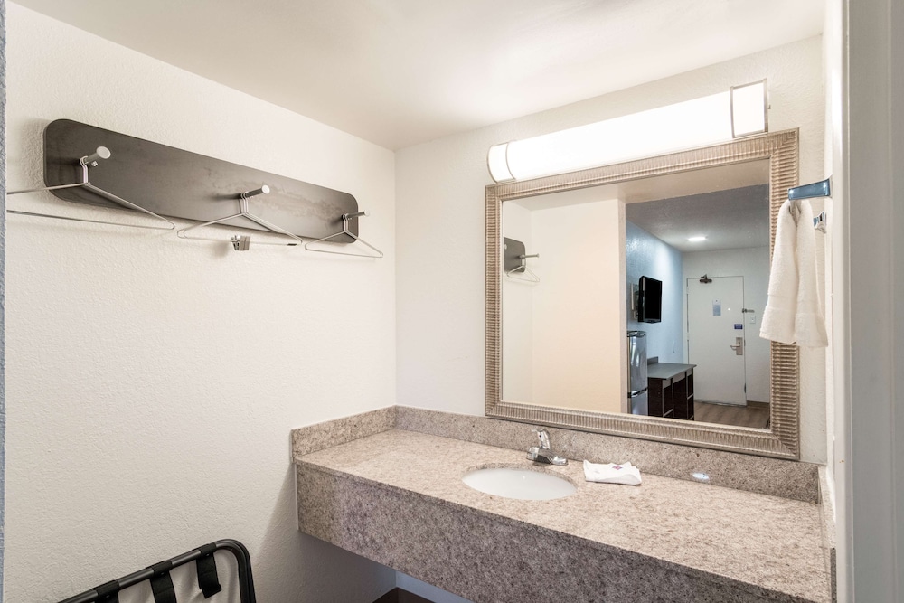 Motel6 Lexington, KY - Airport 35/36