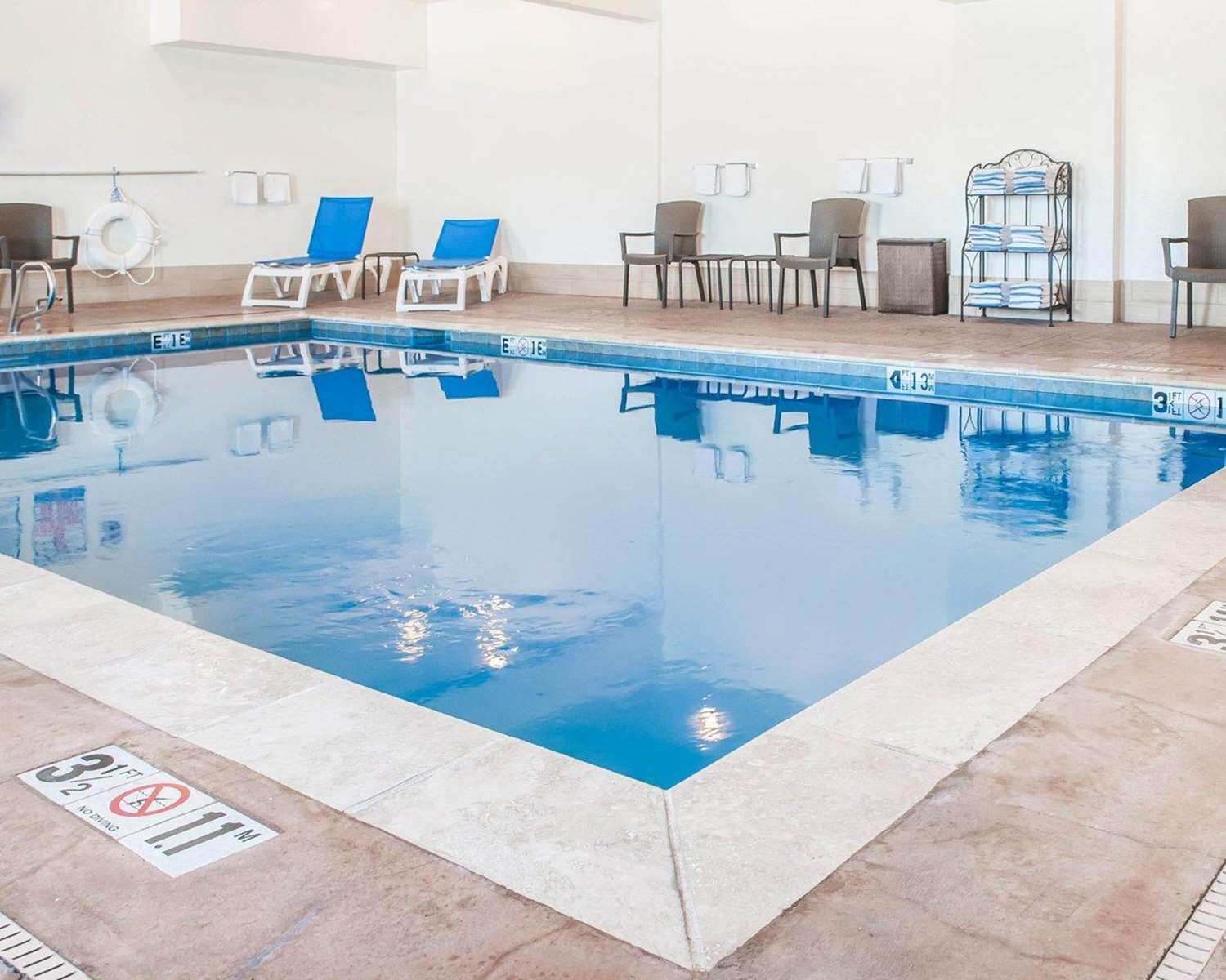 Comfort Suites Farmington 20/43