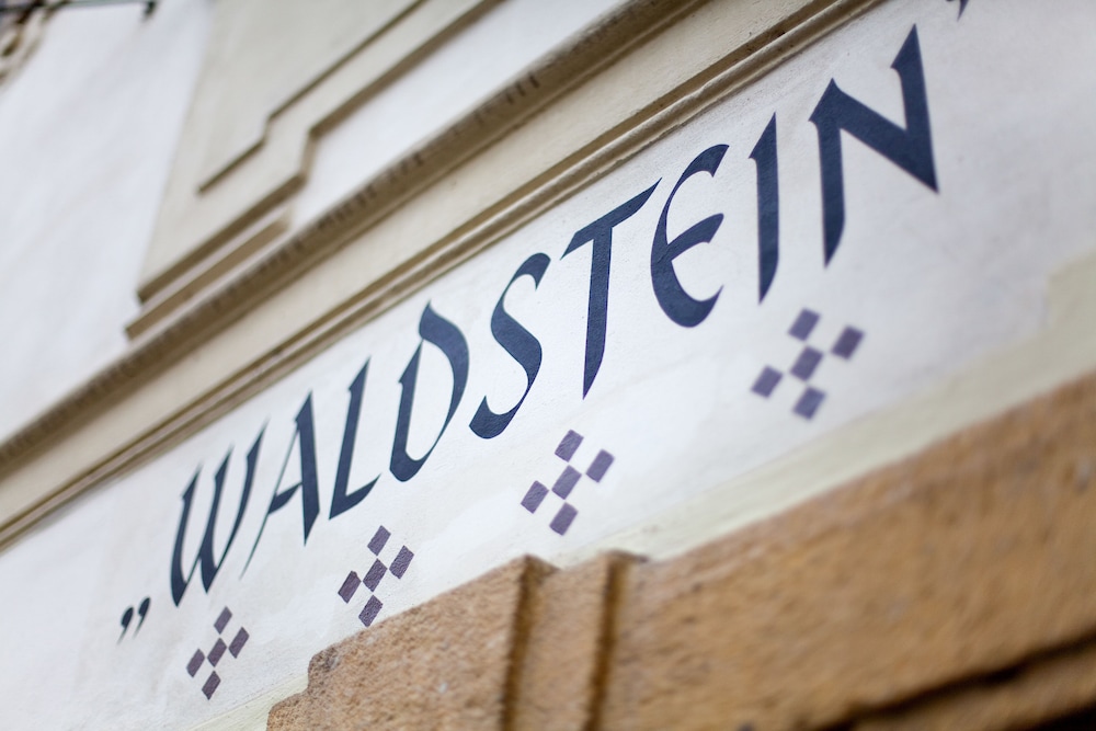 Waldstein Hotel 37/68