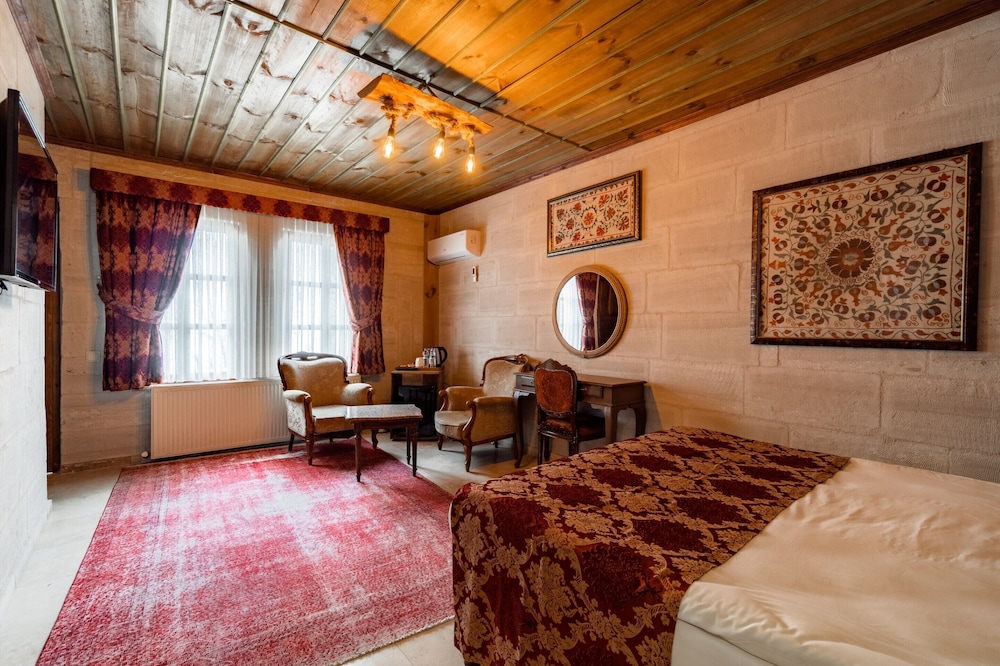 Amber Cave Suites 55/76