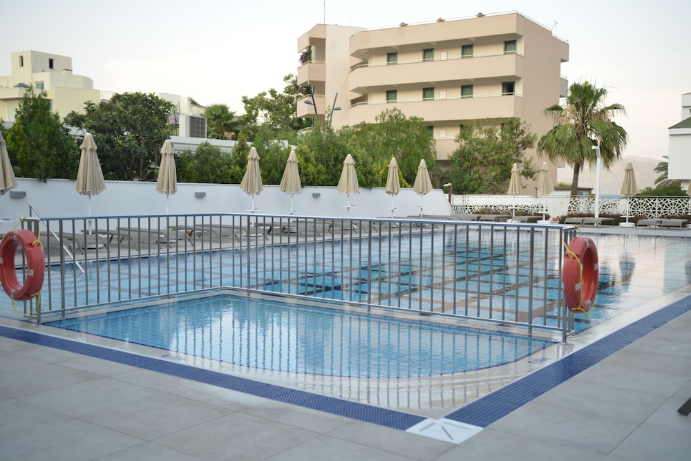 Adler Hotel 7/46