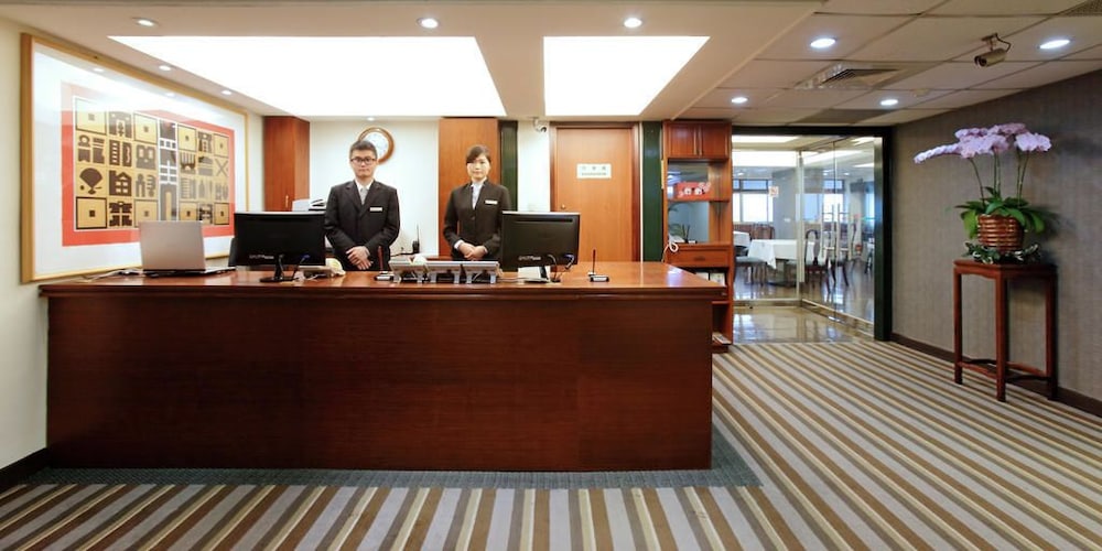 Metro Hotel 2/37