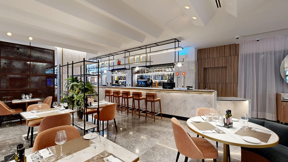 Giralda Center Hotel 30/40