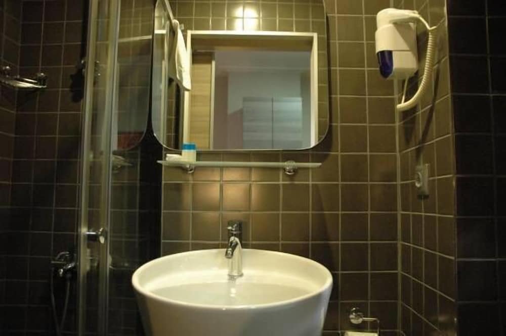 Sinem Hotel 39/41