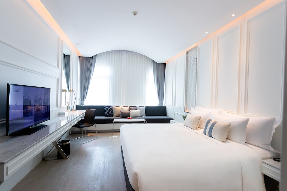 Deluxe, King Bed