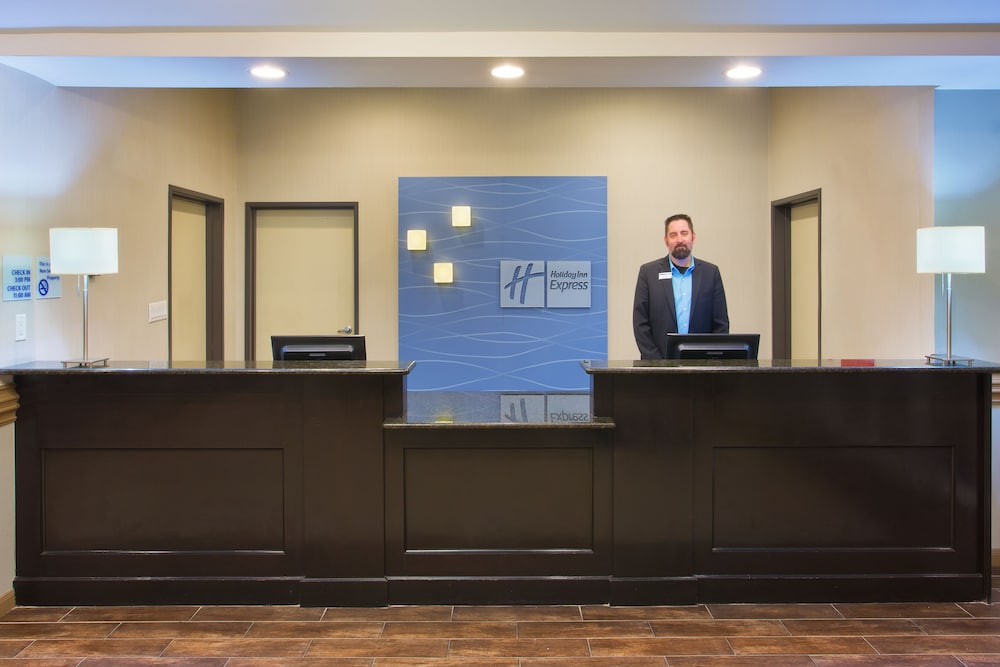 Holiday Inn Express Hotel And Suites Alvarado 14/50