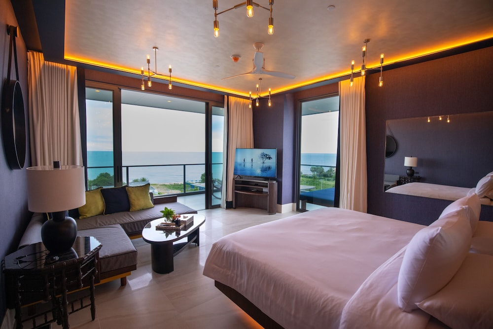 Ocean, Suite, King Bed, Corner