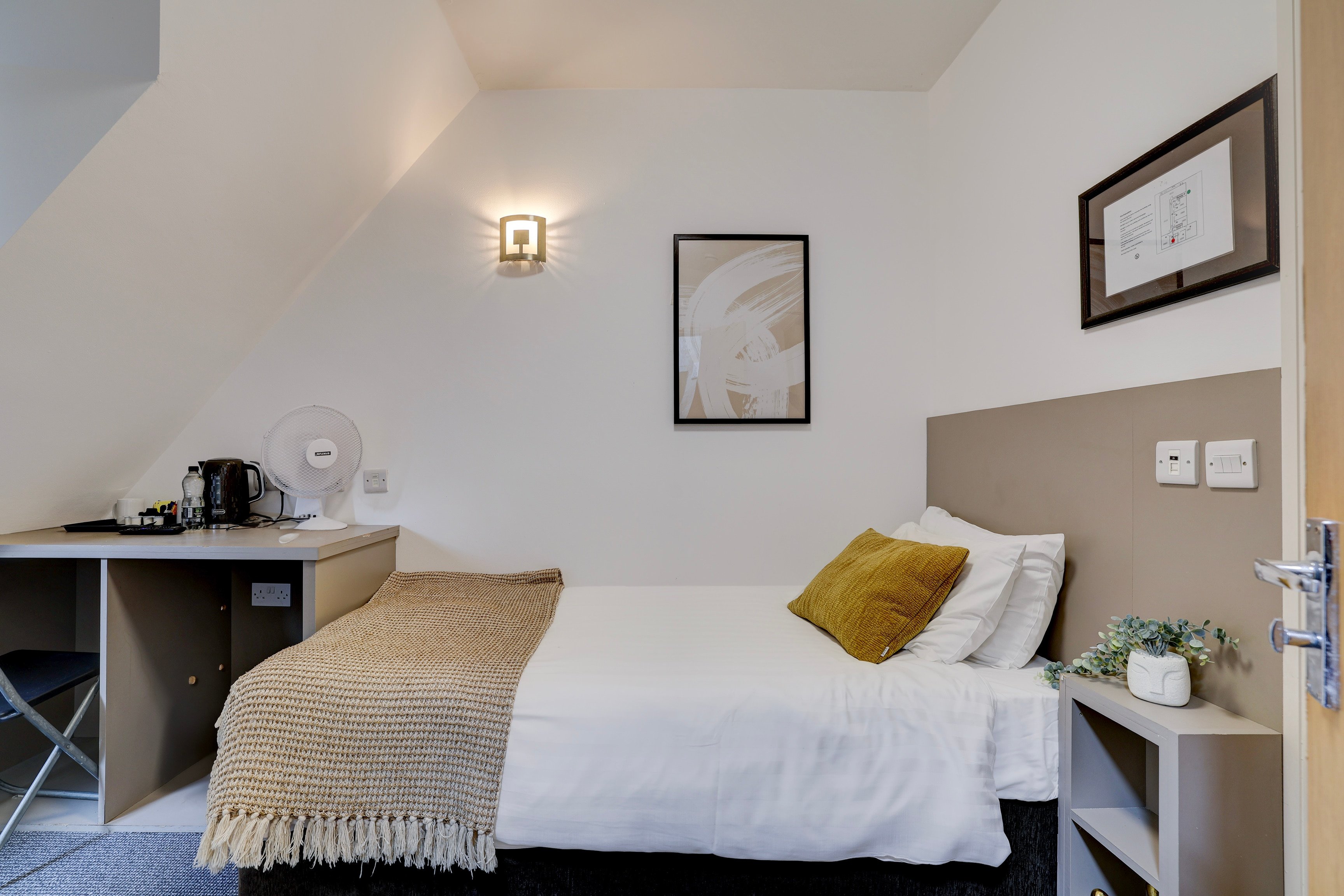 Belvilla Ilford Station Hotel, 4 min from Elizabeth line 27/46