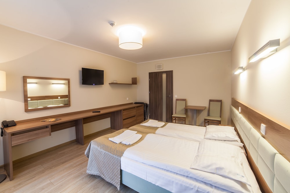 ROOM, TWIN BEDS