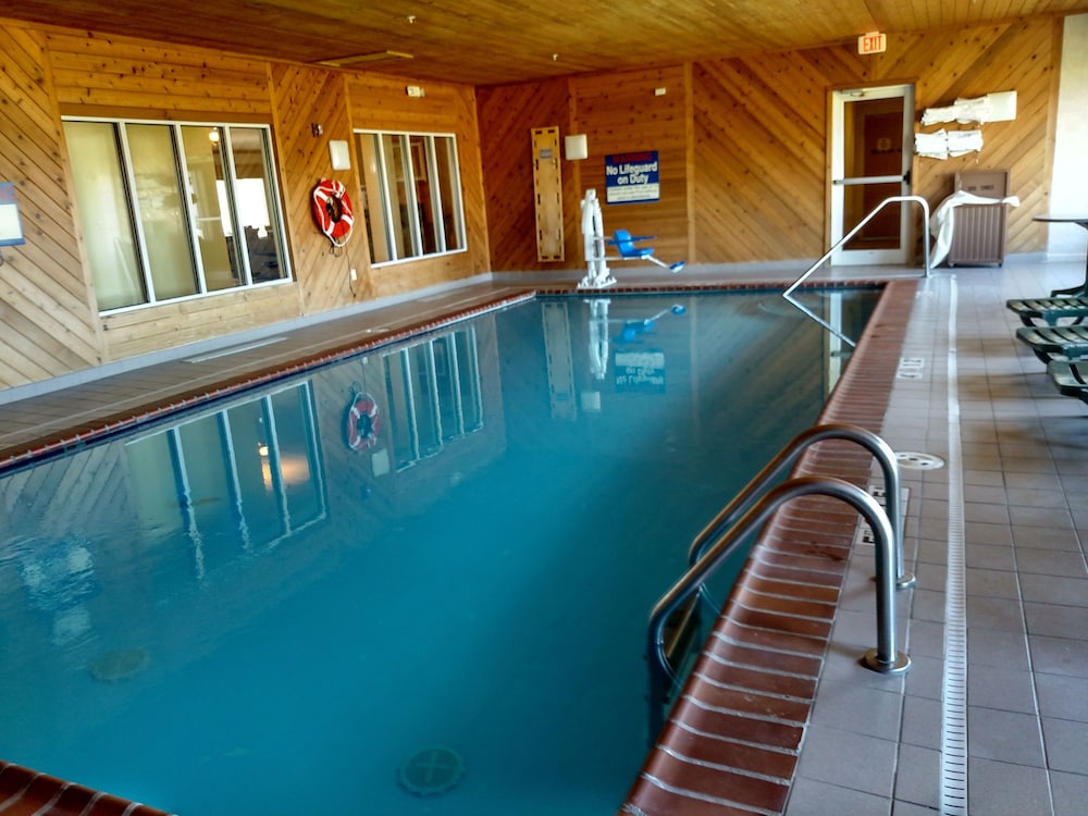 Holiday Inn Express Toledo West Napoleon 38/65