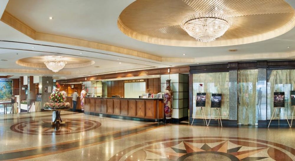 Grace Hotel 68/77