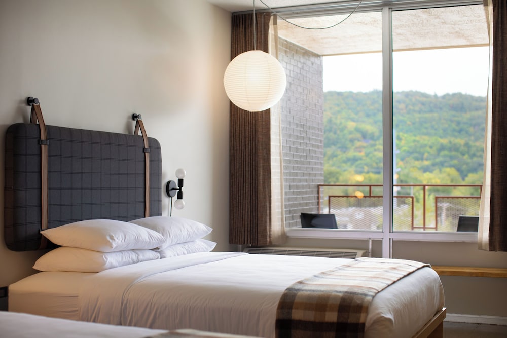 Standard, 2 Queen Beds, Mountain View, Balcony